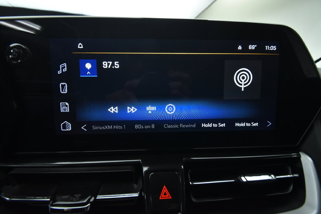 Used 2025 Chevrolet TrailBlazer LT AWD/4WD image 12