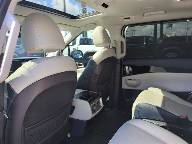 Used 2025 Kia Carnival SX Prestige image 51