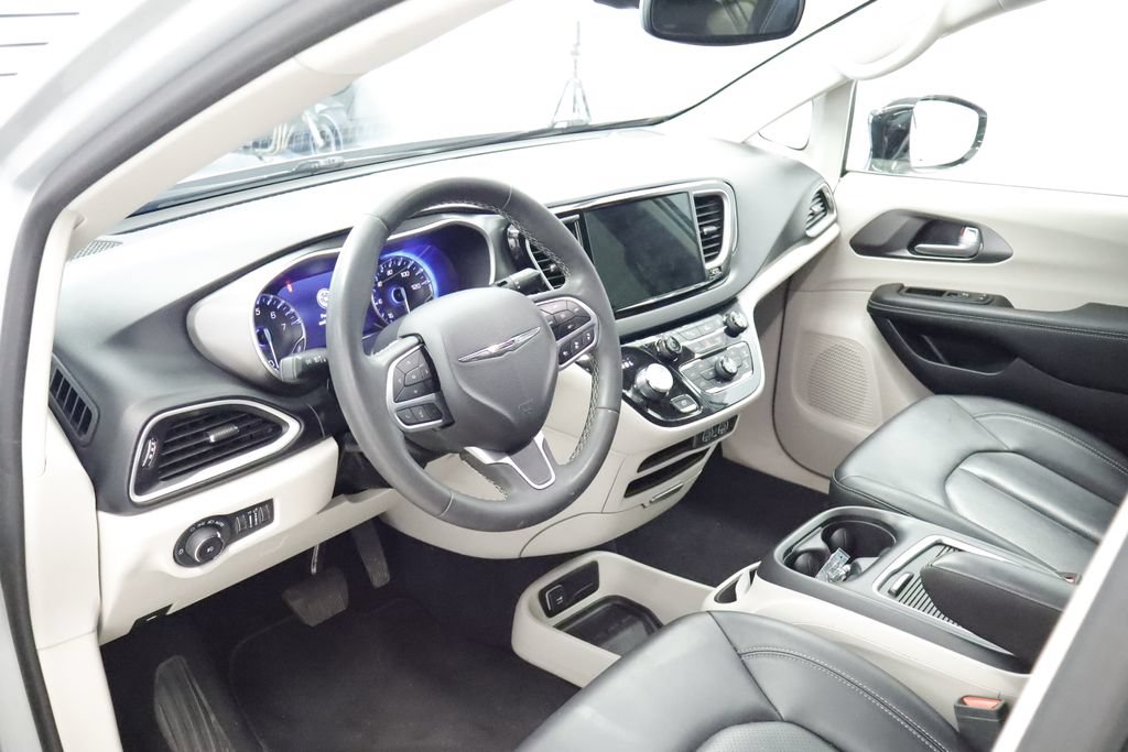 Certified 2024 Chrysler Pacifica Touring-L FWD image 20