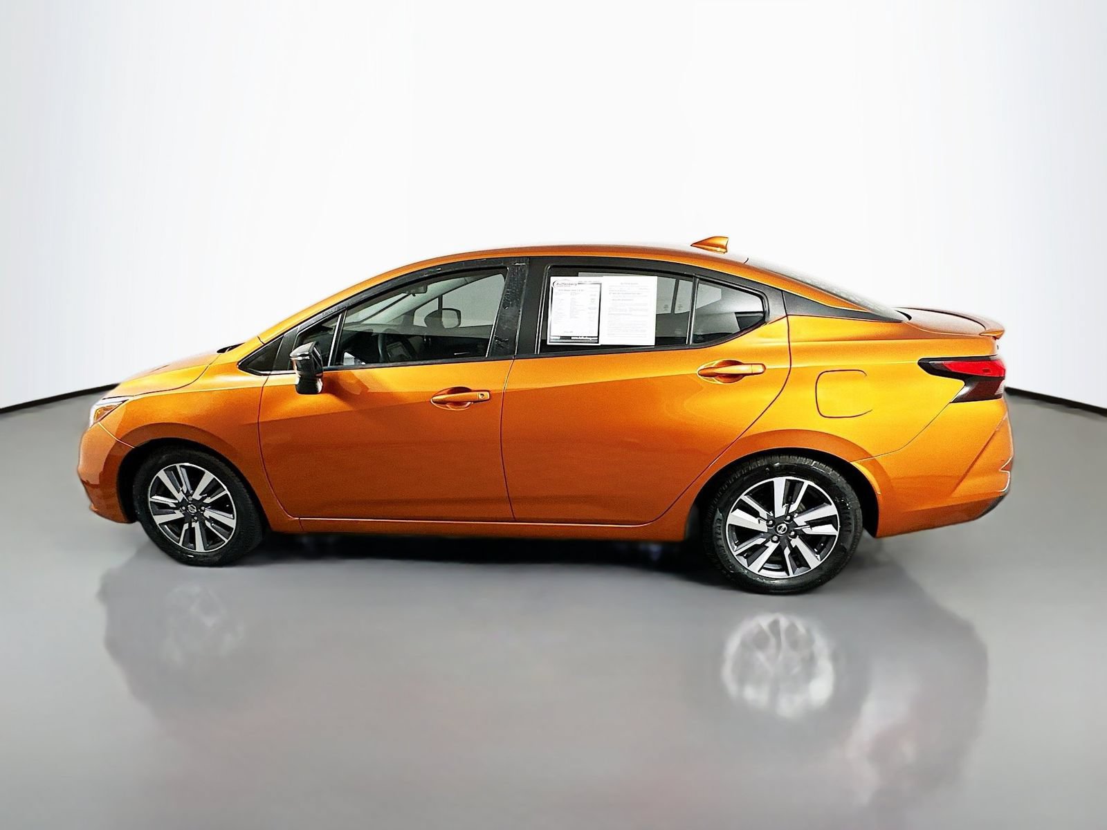Used 2020 Nissan Versa SV FWD image 4