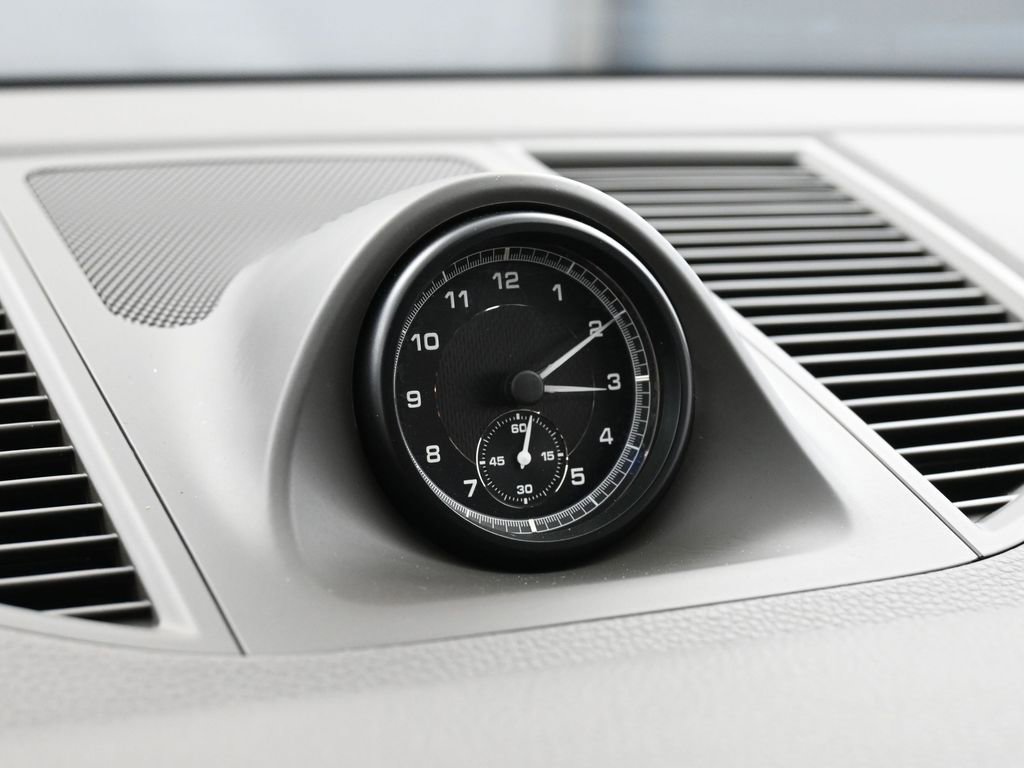 Certified 2025 Porsche Macan image 20