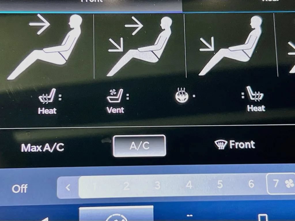 New 2027 Chrysler Pacifica Limited FWD image 21