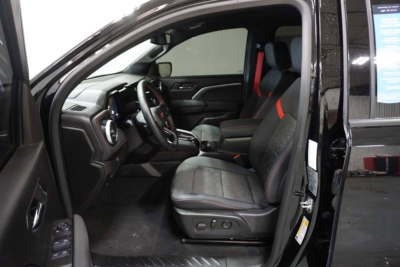 Certified 2024 Chevrolet Colorado Z71 image 2