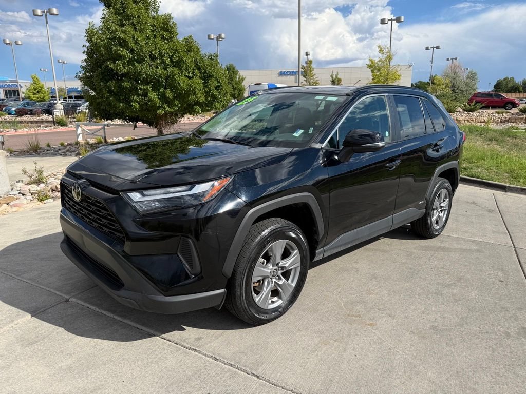 Used 2025 Toyota RAV4 XLE AWD/4WD image 3