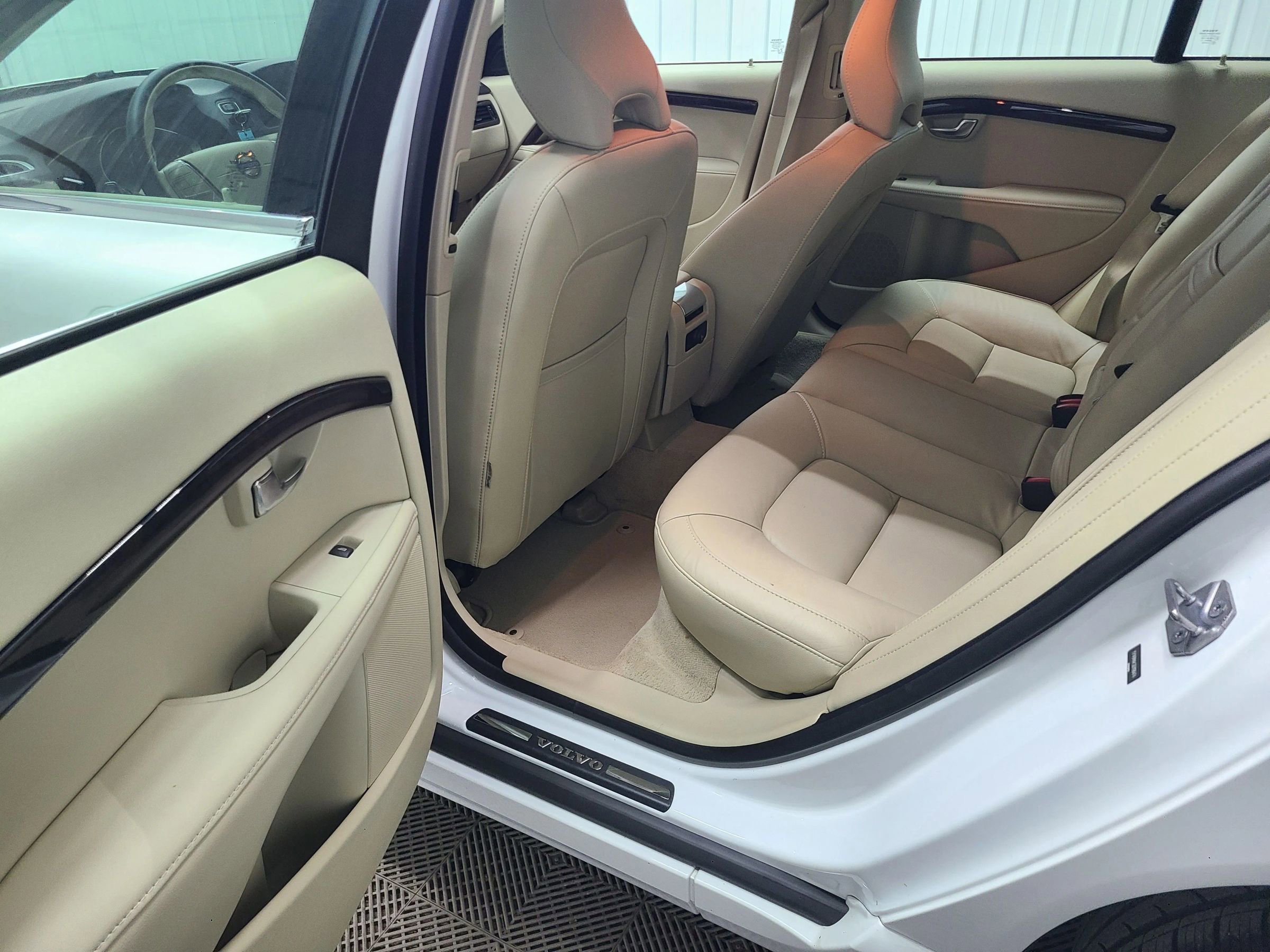 Used 2016 Volvo S80 T5 image 34