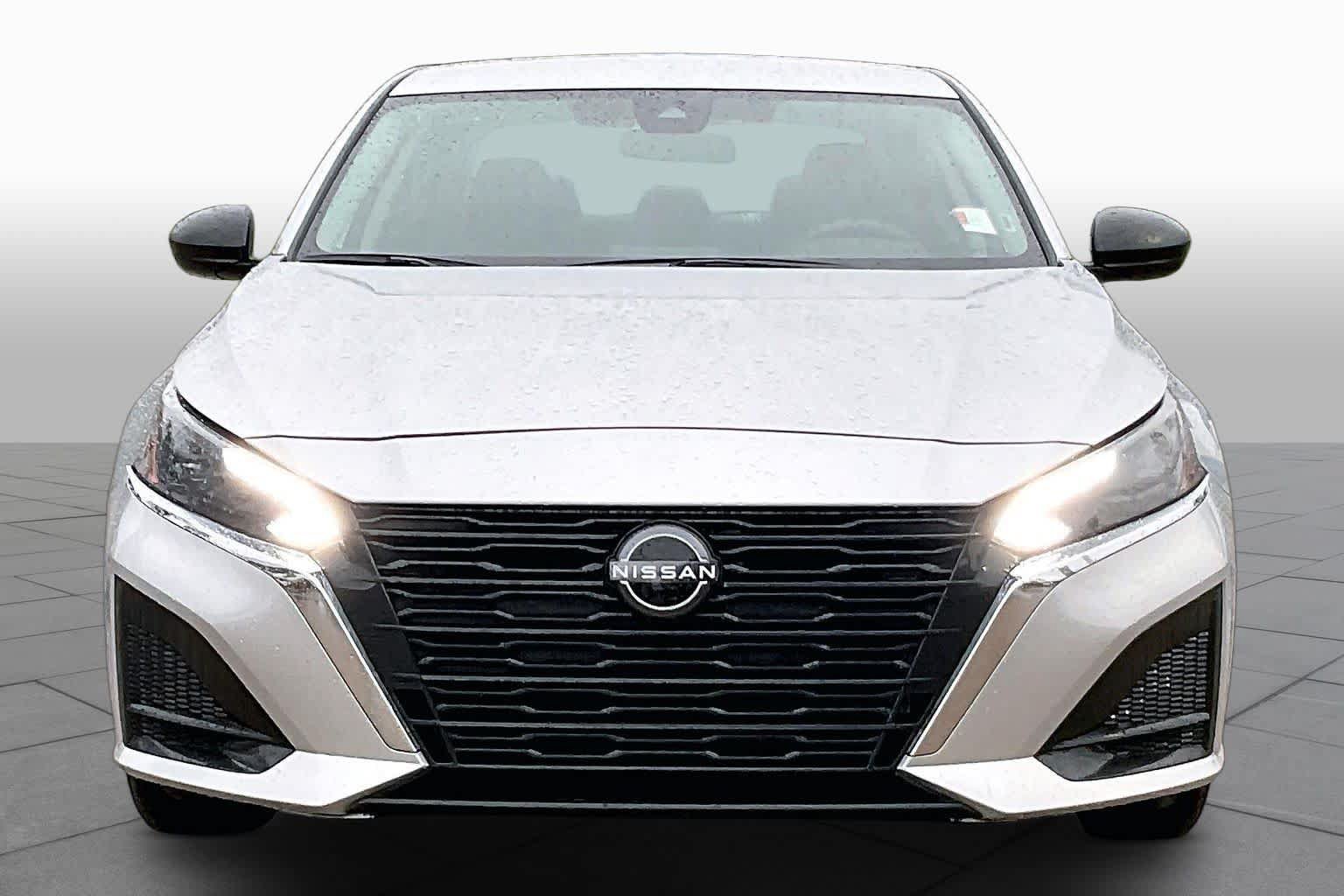 Used 2024 Nissan Altima 2.5 SV FWD image 4