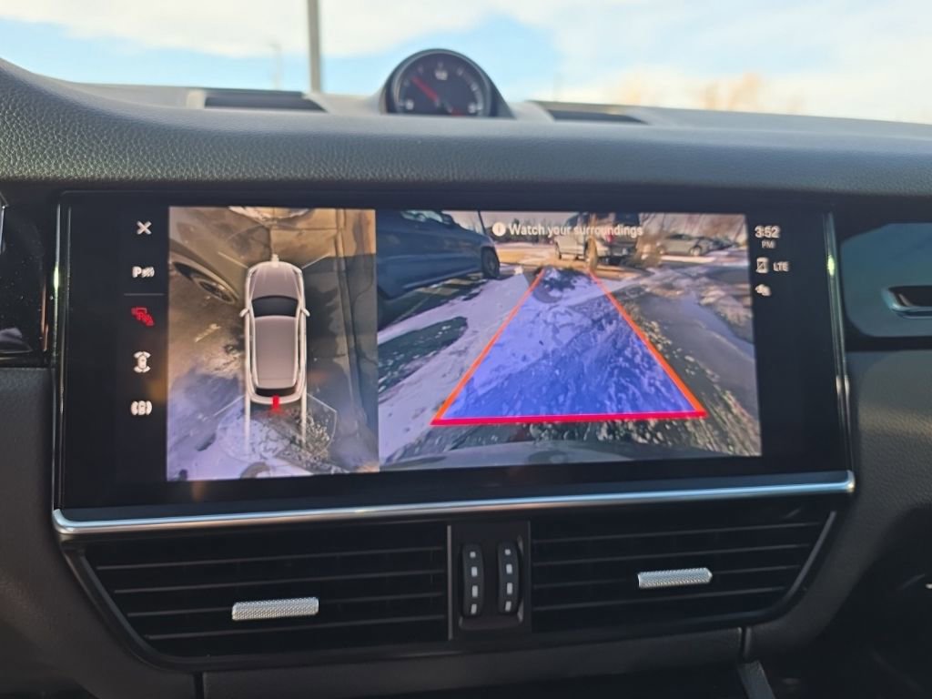 Used 2023 Porsche Cayenne Platinum Edition image 20