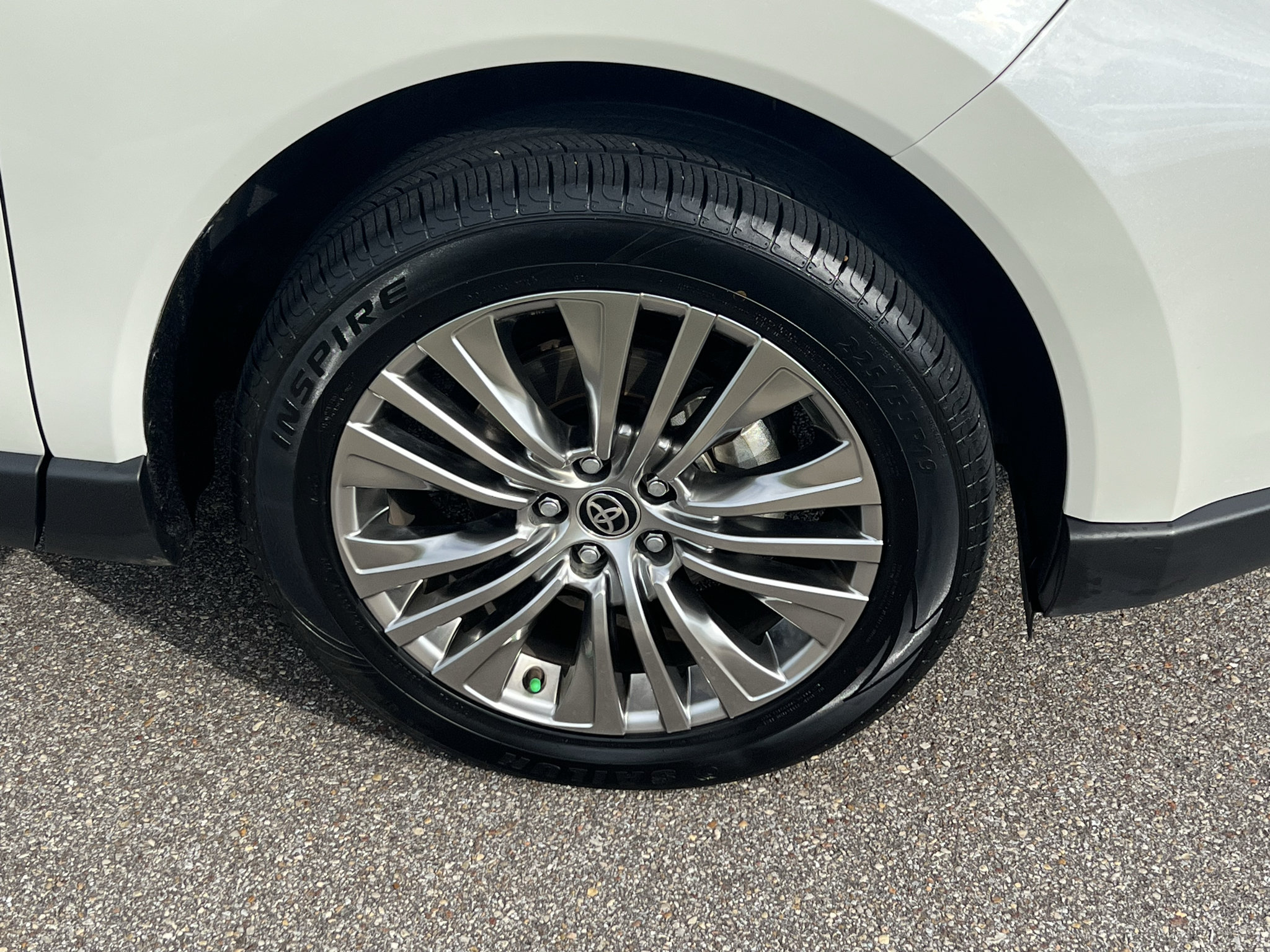 Used 2022 Toyota Venza XLE AWD/4WD image 11