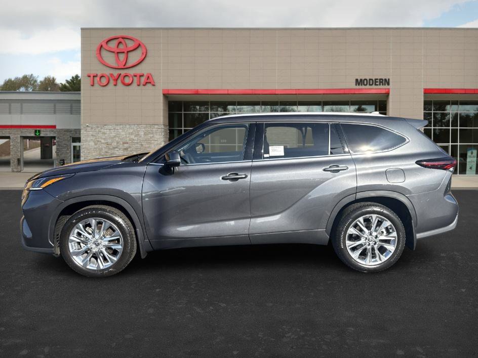 Used 2025 Toyota Highlander Limited image 7