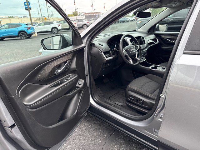 Used 2024 GMC Terrain SLE w/ Driver Convenience Package image 13