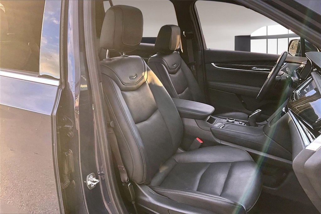 Used 2025 Cadillac XT6 Premium Luxury image 7