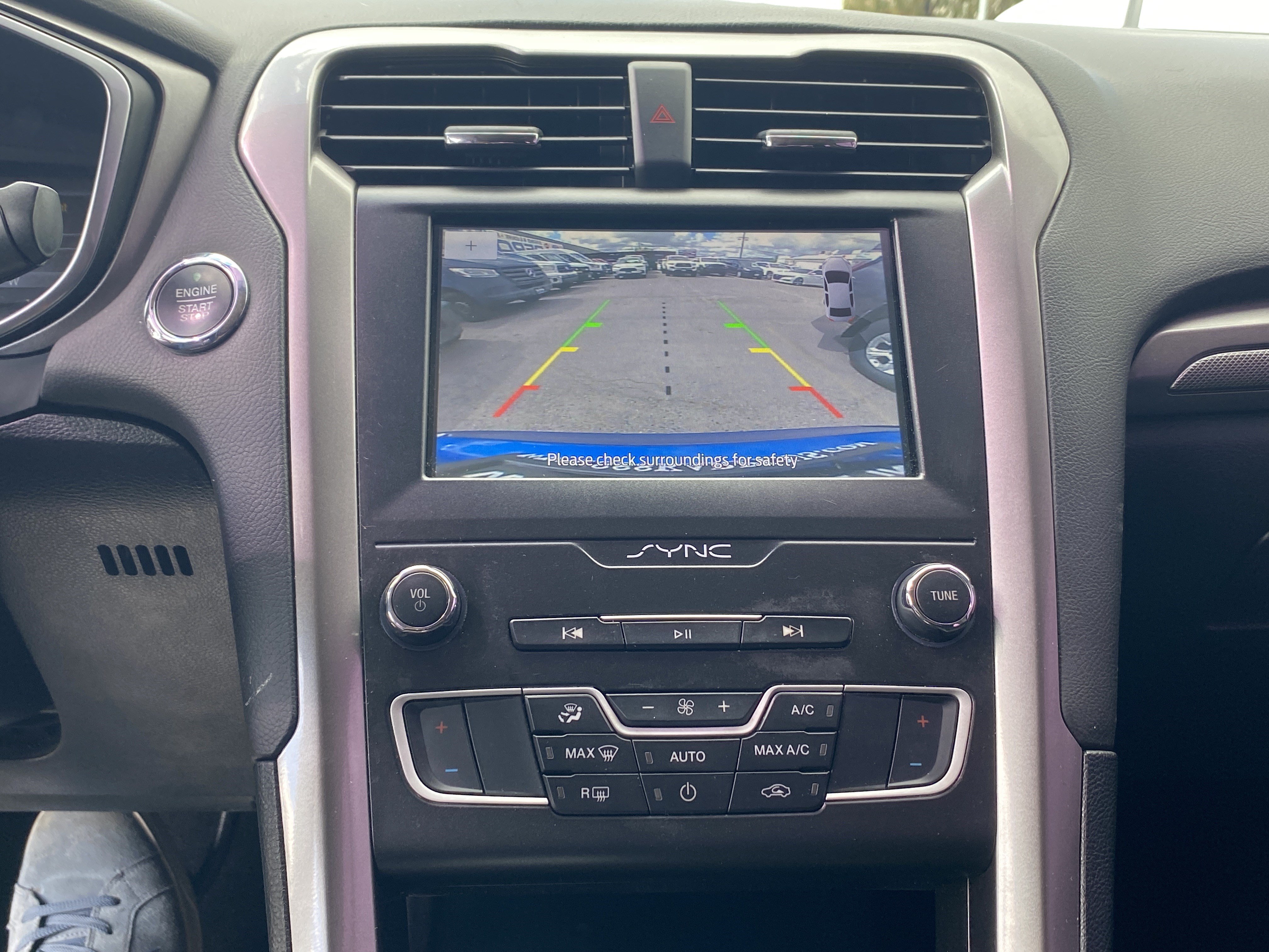 Used 2020 Ford Fusion SE FWD image 10