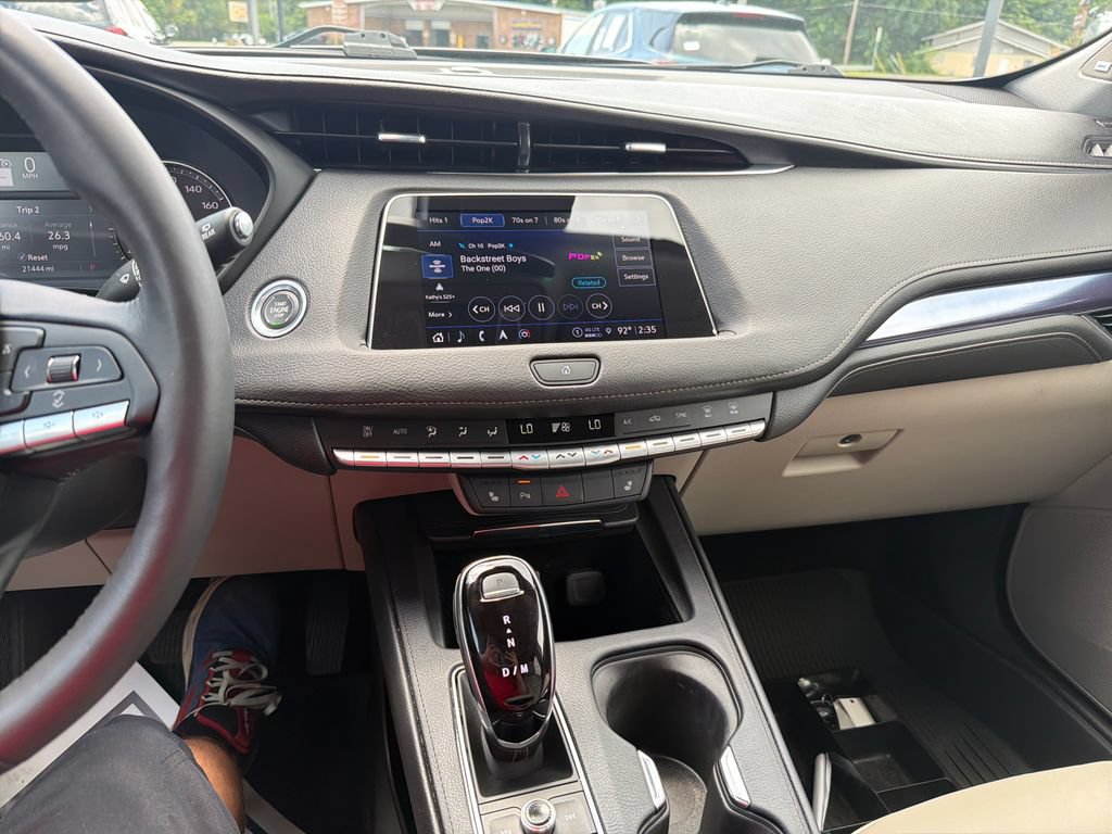 Used 2023 Cadillac XT4 Luxury w/ Cold Weather Package FWD image 21