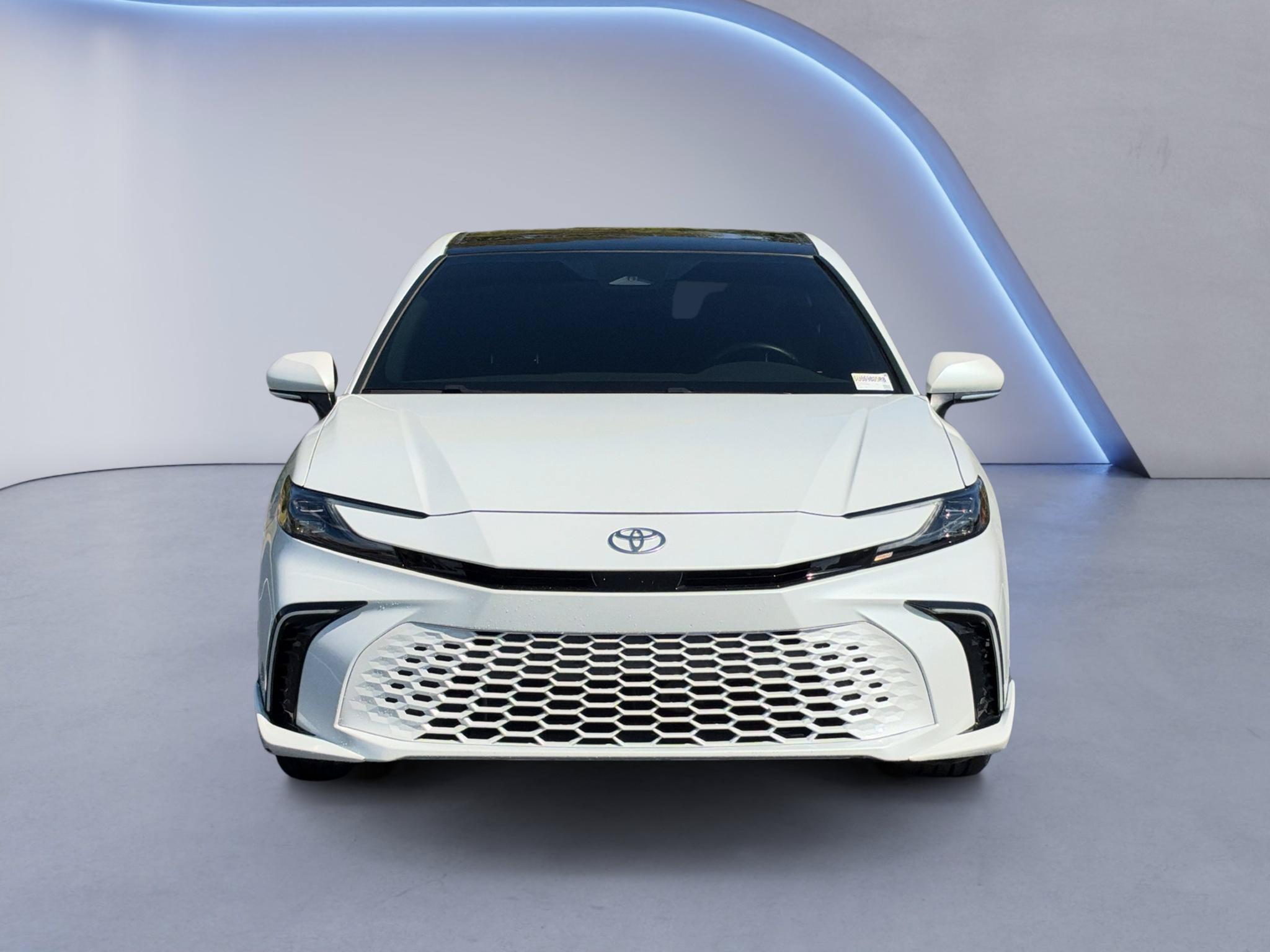 Used 2025 Toyota Camry XSE FWD image 2
