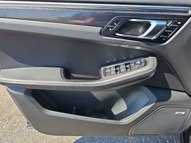 Used 2017 Porsche Macan Turbo AWD/4WD image 21