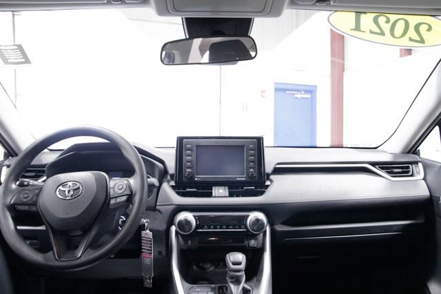 Used 2021 Toyota RAV4 LE AWD/4WD image 15