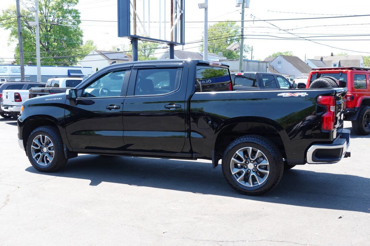 Used 2023 Chevrolet Silverado 1500 LT AWD/4WD image 3