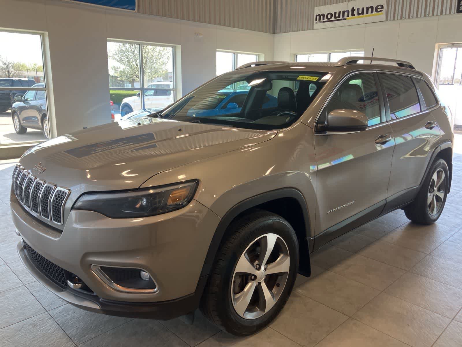 Used 2021 Jeep Cherokee Limited w/ Elite Package AWD/4WD image 1