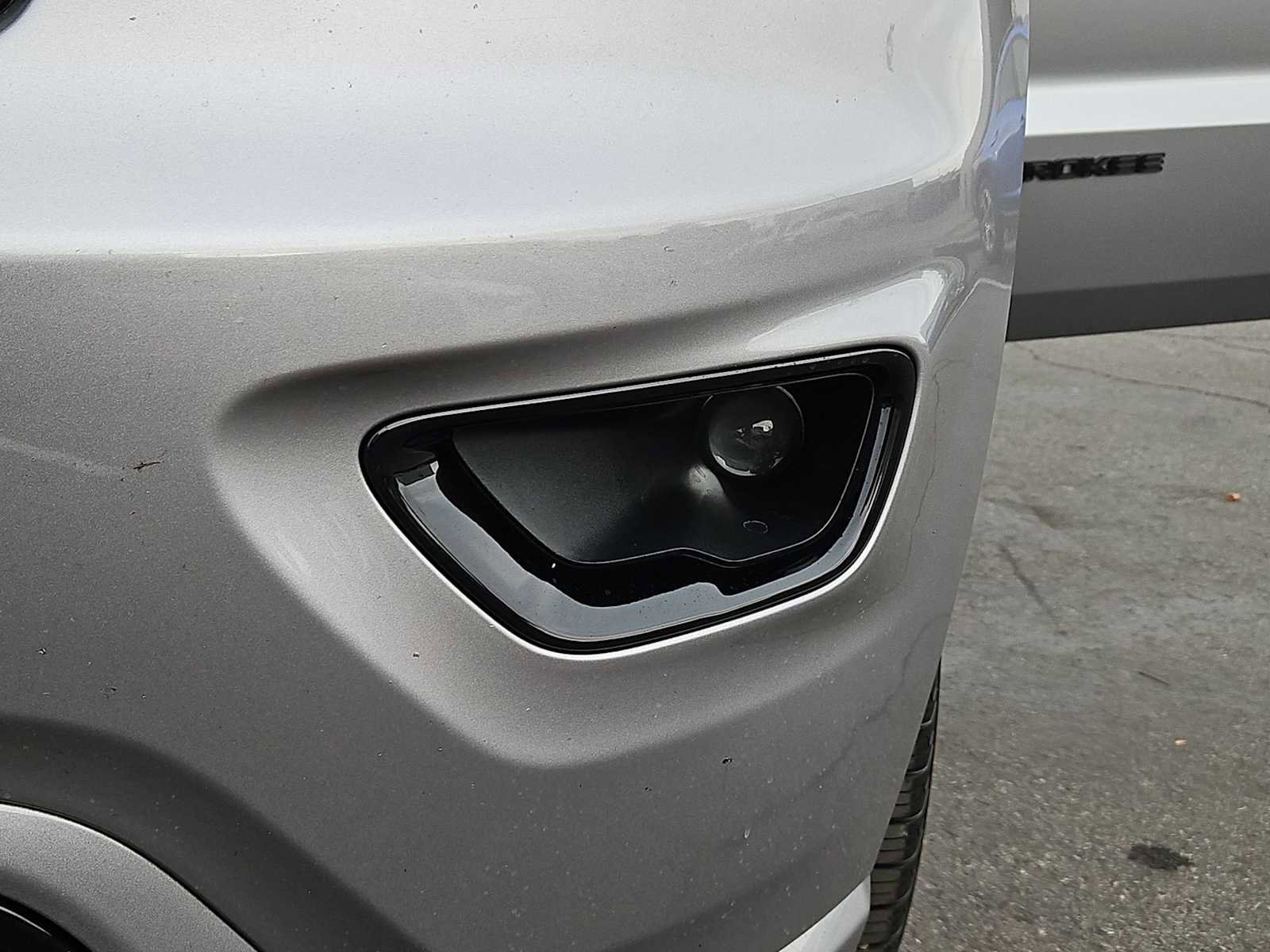 Used 2019 Jeep Grand Cherokee Altitude image 11