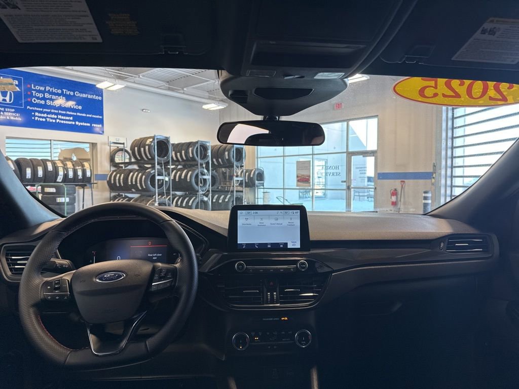 Used 2025 Ford Escape ST-Line image 9
