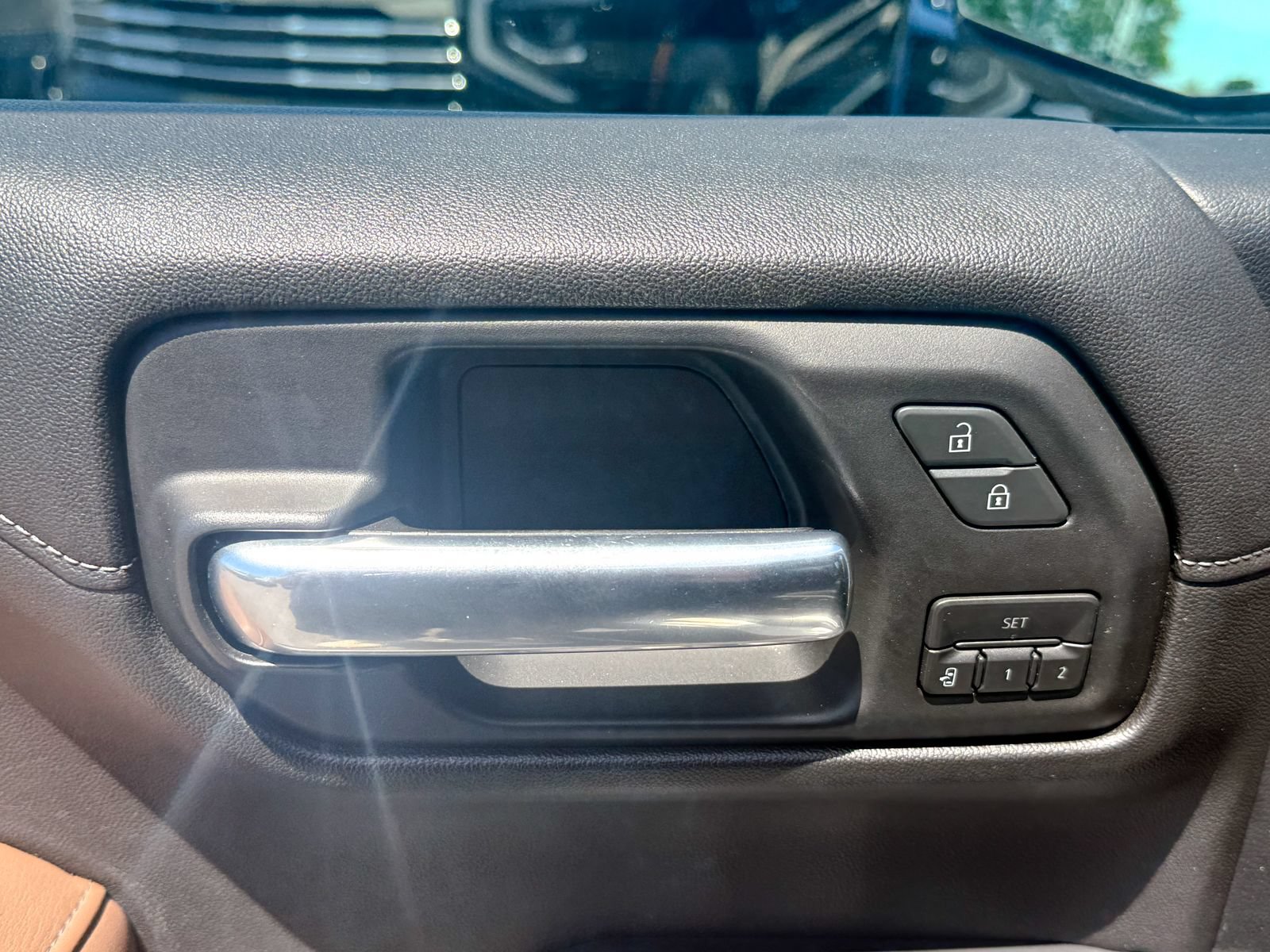 Certified 2019 Chevrolet Silverado 1500 High Country w/ Technology Package AWD/4WD image 14