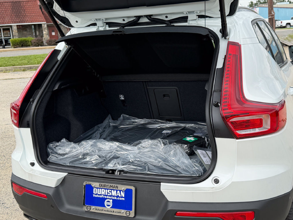 New 2026 Volvo XC40 B5 Plus w/ Protection Package Premier AWD/4WD image 13