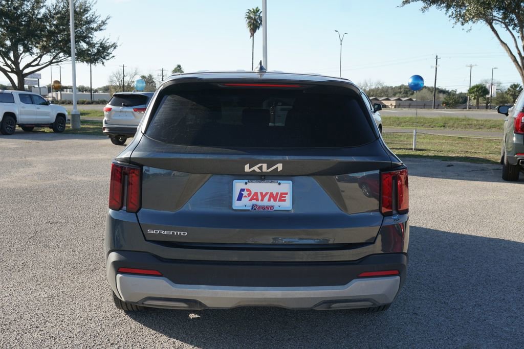 Used 2024 Kia Sorento LX image 8