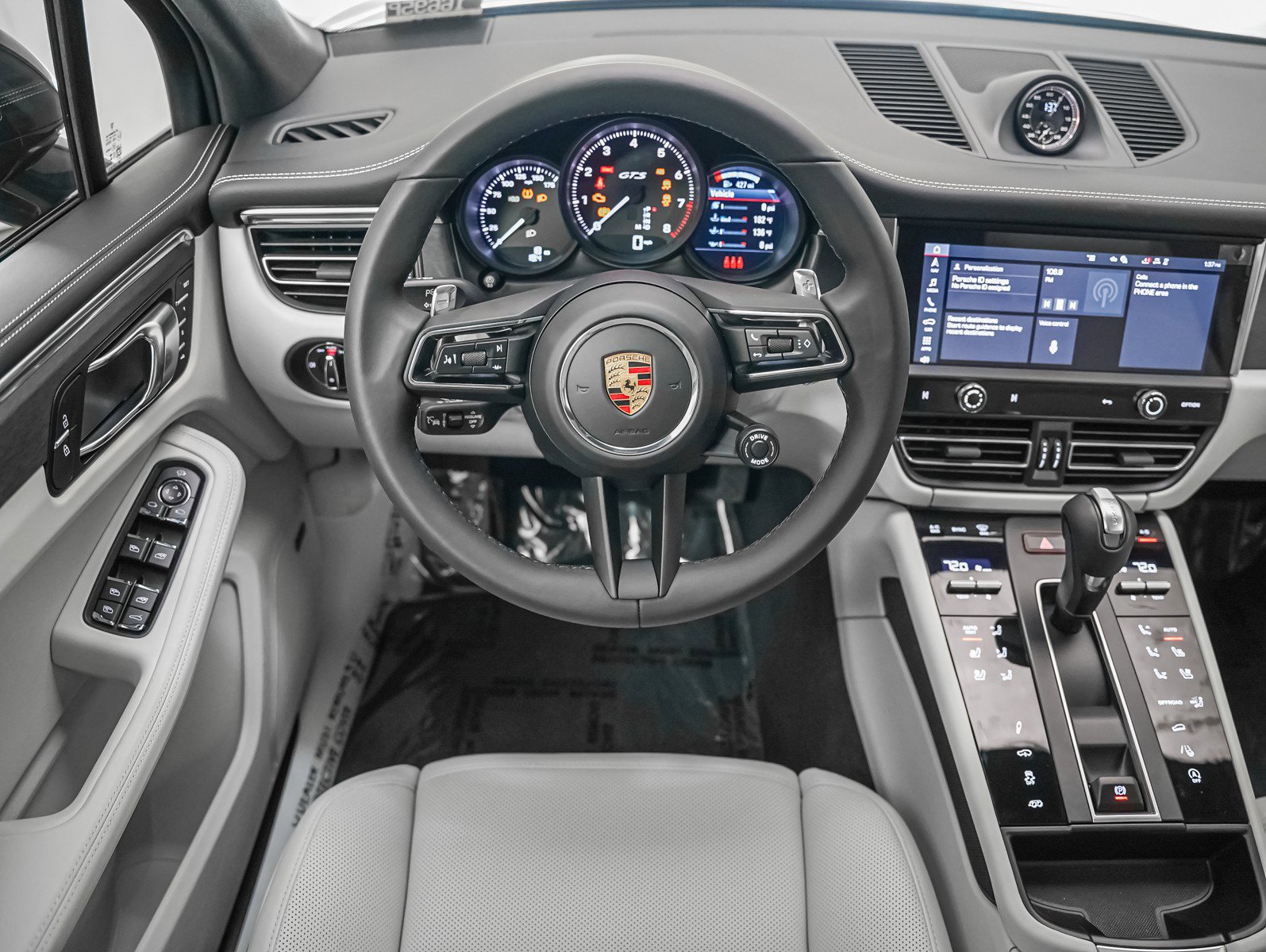 New 2026 Porsche Macan GTS image 16