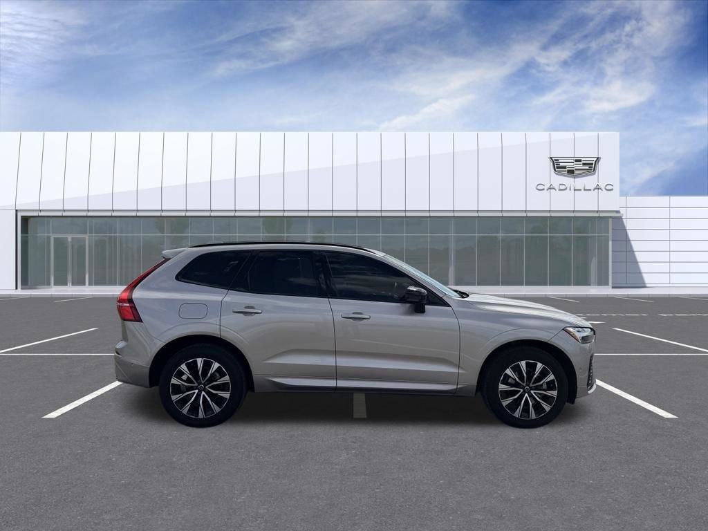 Used 2025 Volvo XC60 B5 Plus AWD/4WD image 2