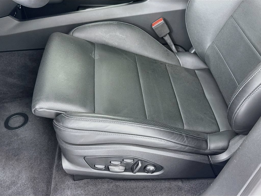 Certified 2025 Porsche Macan Electric RWD image 13