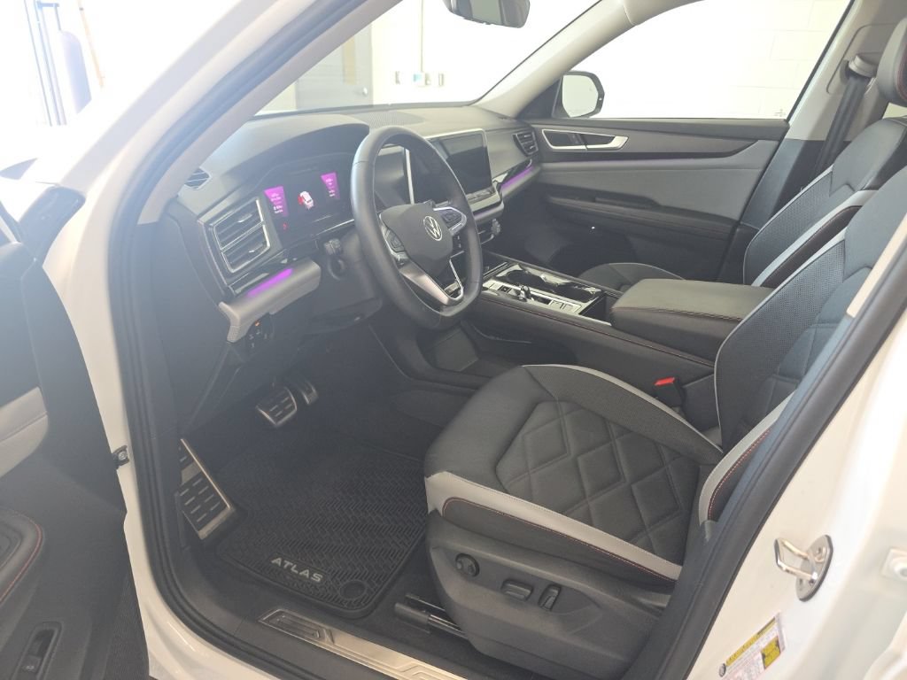 Certified 2024 Volkswagen Atlas Peak Edition SE AWD/4WD image 36