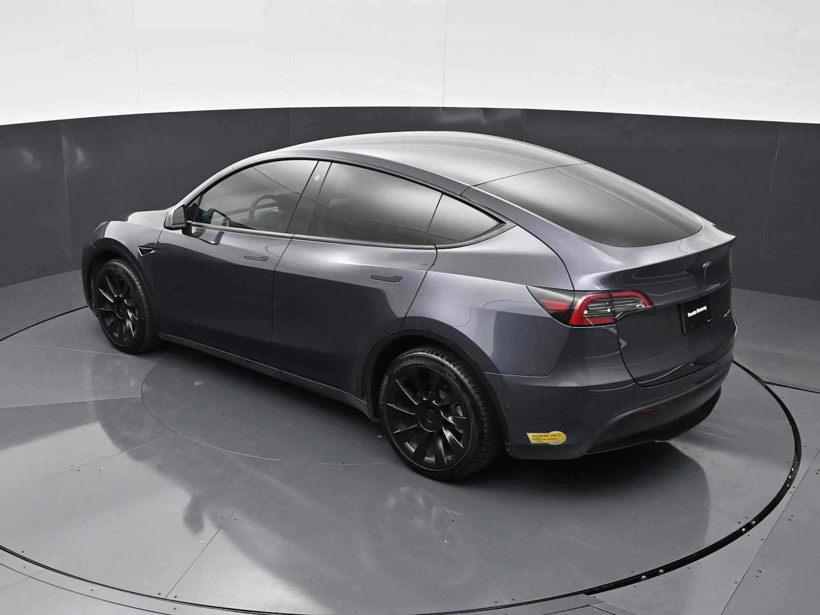 Used 2021 Tesla Model Y Long Range AWD/4WD image 27