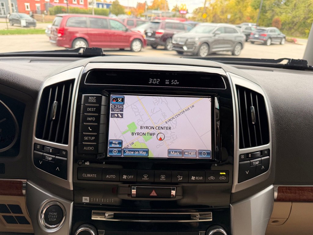 Used 2015 Toyota Land Cruiser image 26