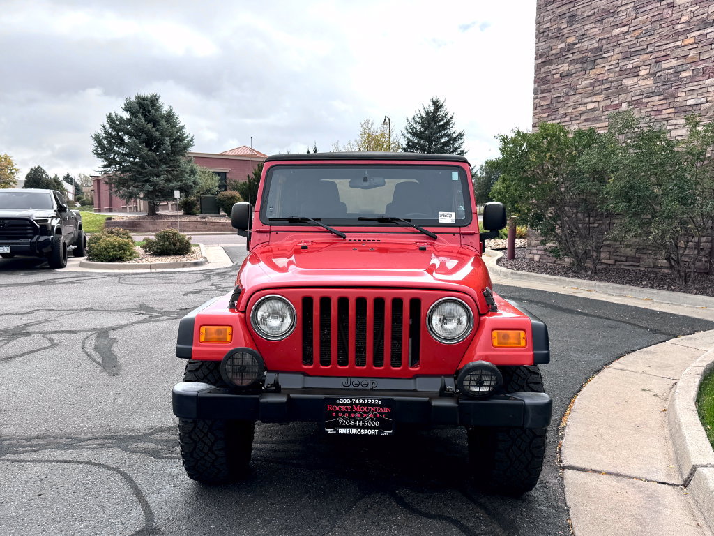 Used 2005 Jeep Wrangler Unlimited w/ Premium Audio Group AWD/4WD image 3