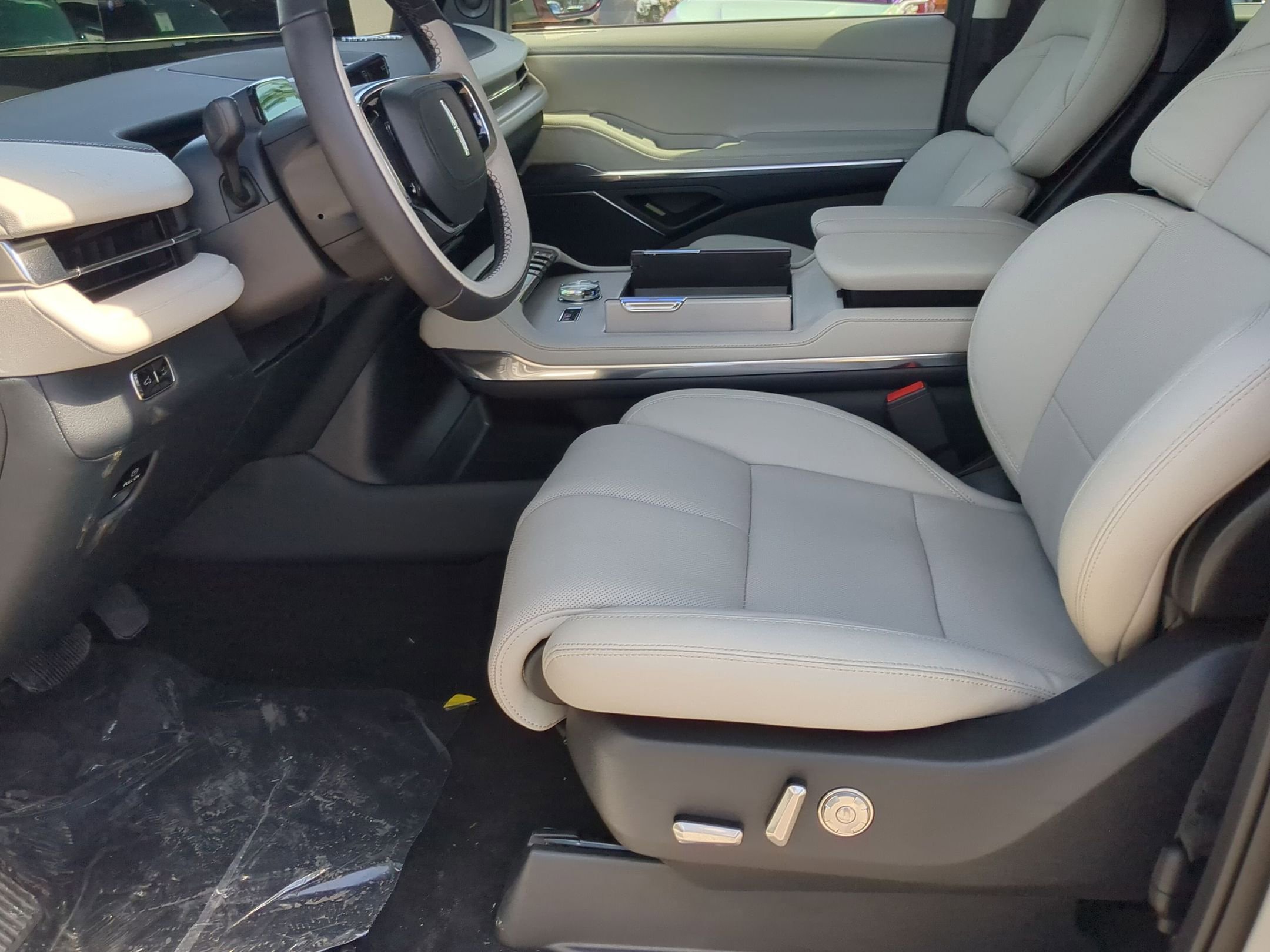 New 2026 Lincoln Navigator Premiere image 11