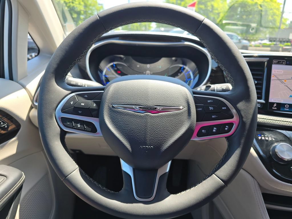 Used 2023 Chrysler Pacifica Limited FWD image 28