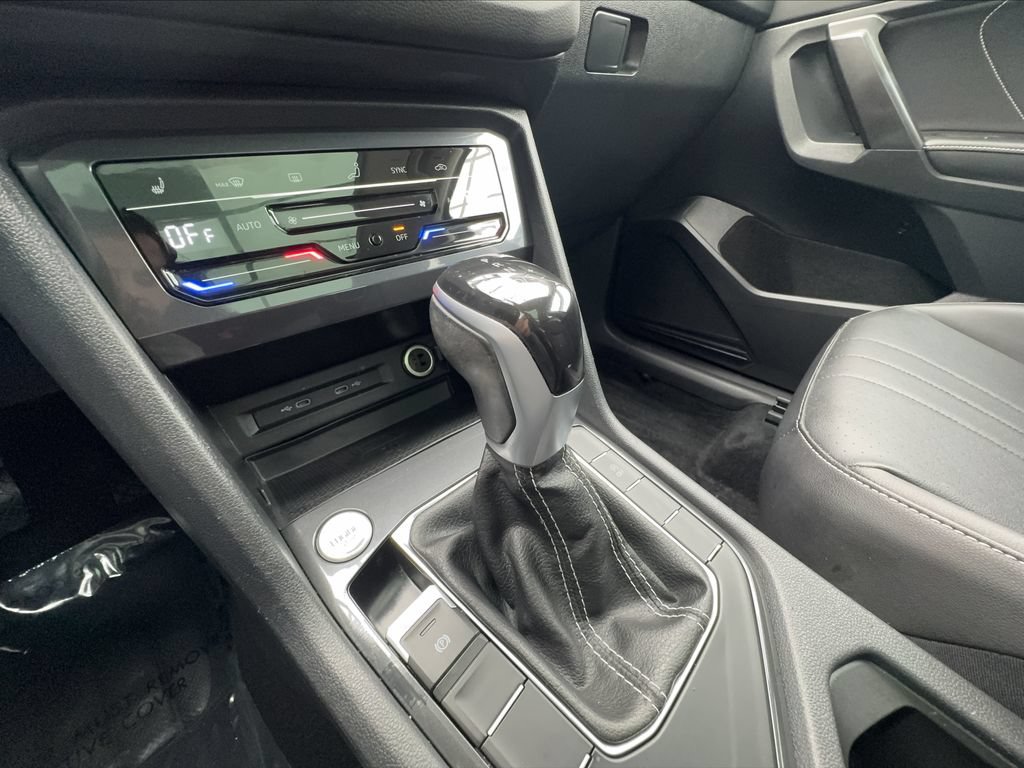 Used 2022 Volkswagen Tiguan SE w/ Panoramic Sunroof Package FWD image 47