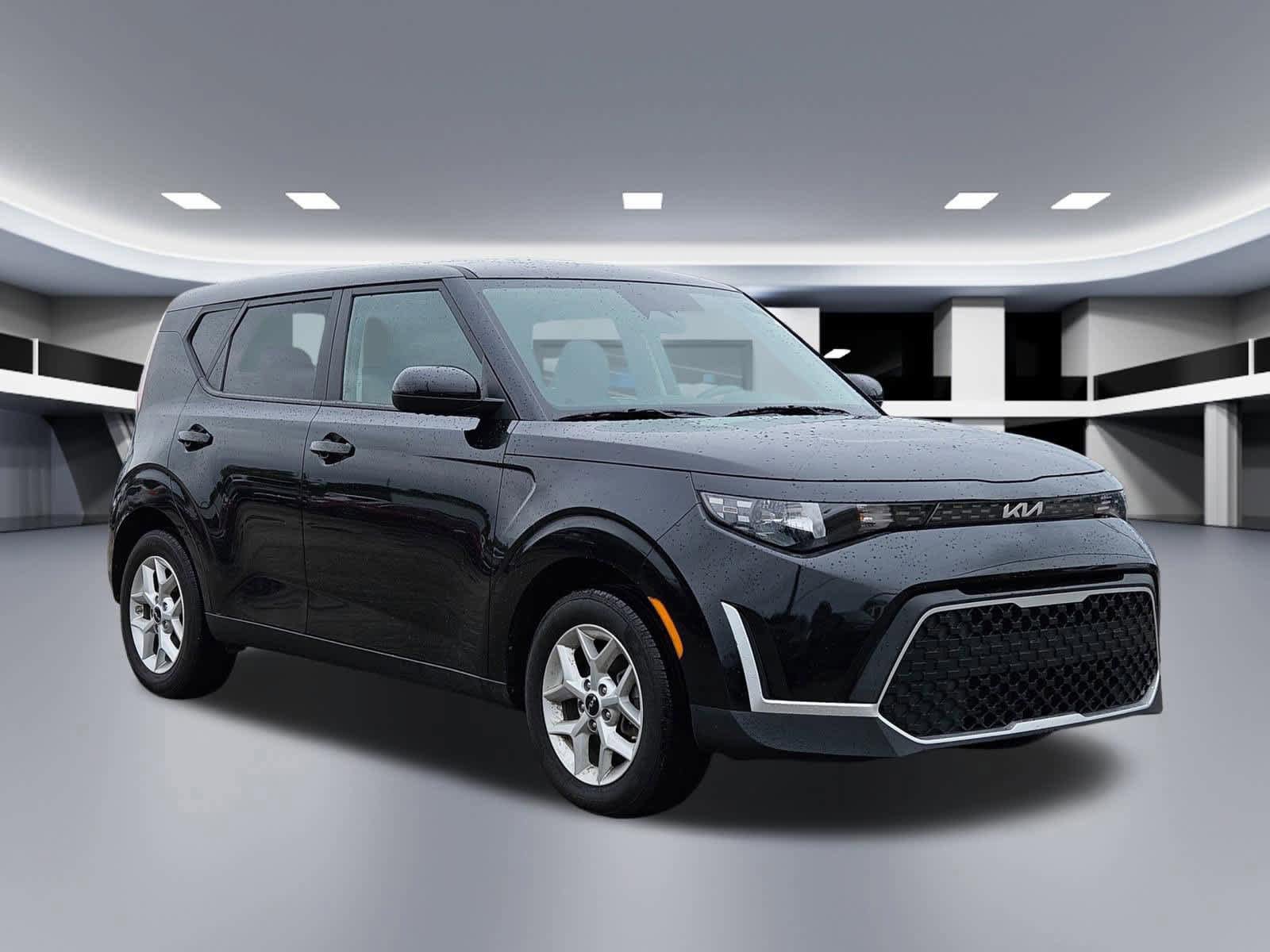 Certified 2025 Kia Soul LX w/ LX Technology Package FWD image 7