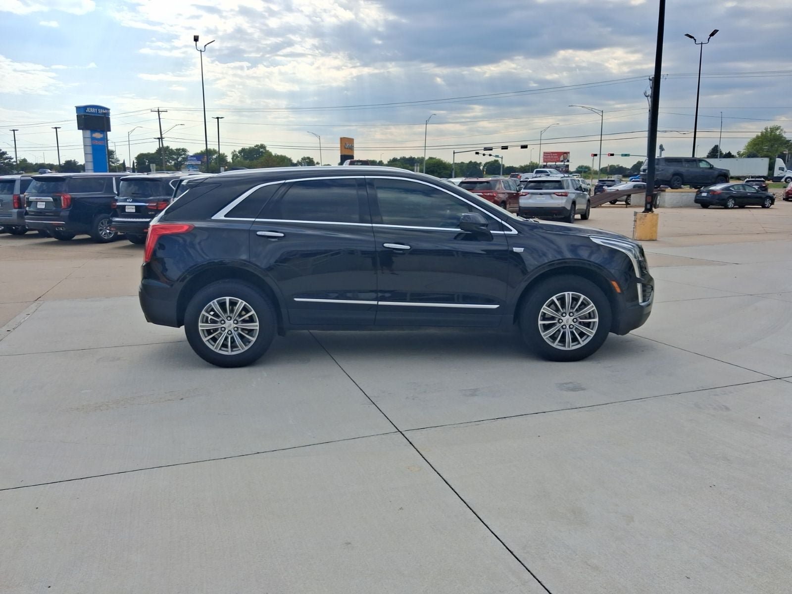 Used 2017 Cadillac XT5 Luxury FWD image 6