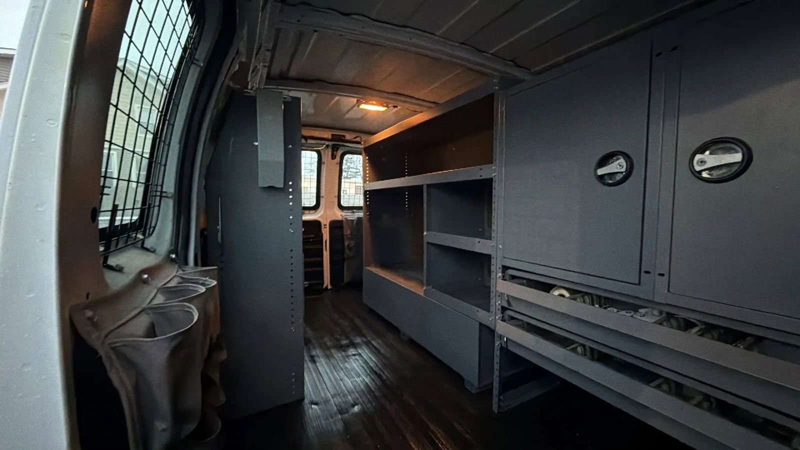 Used 2009 Chevrolet Express 2500 Van 3D image 14