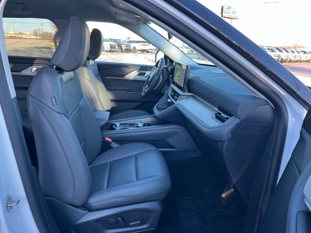Used 2025 Ford Explorer Active w/ Active Comfort Package image 24