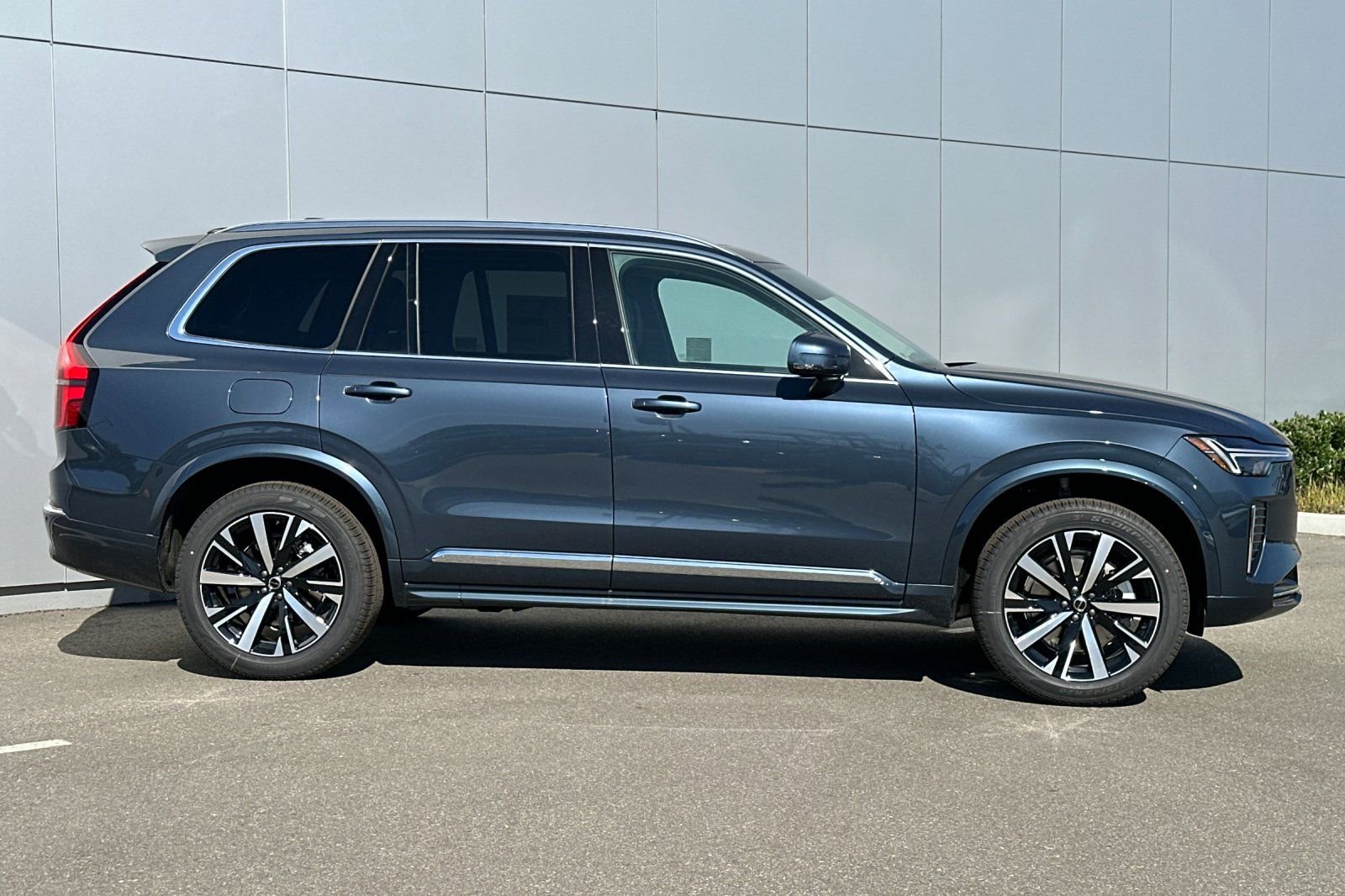 New 2025 Volvo XC90 B6 Core w/ Protection Package Premier AWD/4WD image 6