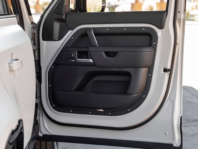 New 2026 Land Rover Defender 110 X-Dynamic SE AWD/4WD image 28