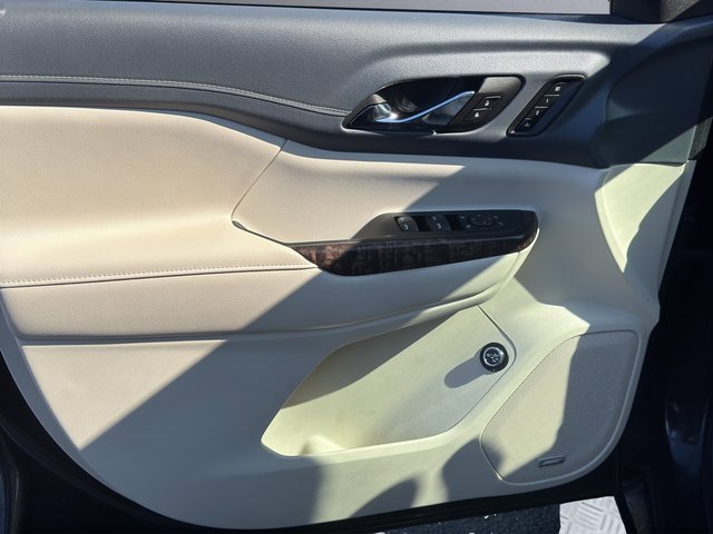 Used 2022 GMC Acadia Denali w/ Denali Ultimate Package image 13