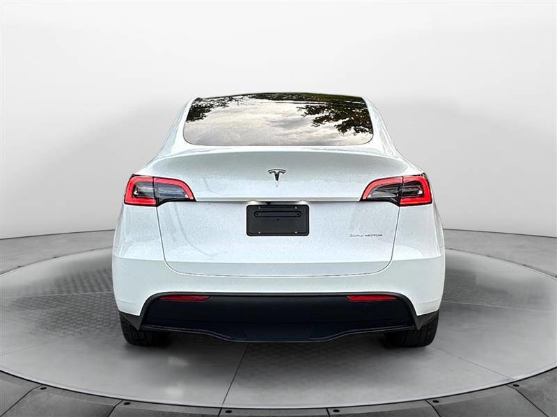 Used 2023 Tesla Model Y Long Range image 4