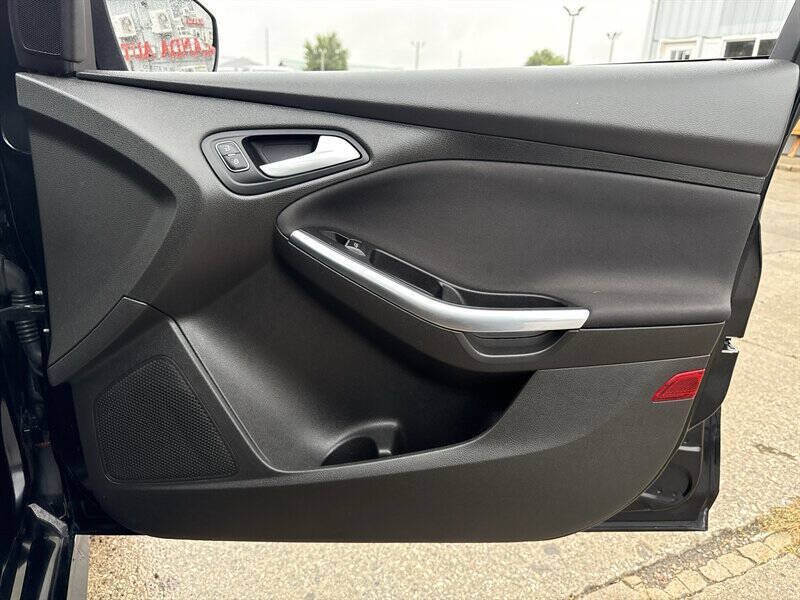 Used 2016 Ford Focus ST w/ Equipment Group 401A FWD image 23