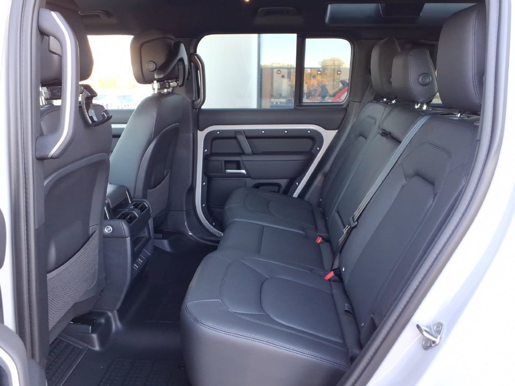 New 2026 Land Rover Defender 110 X-Dynamic SE AWD/4WD image 8
