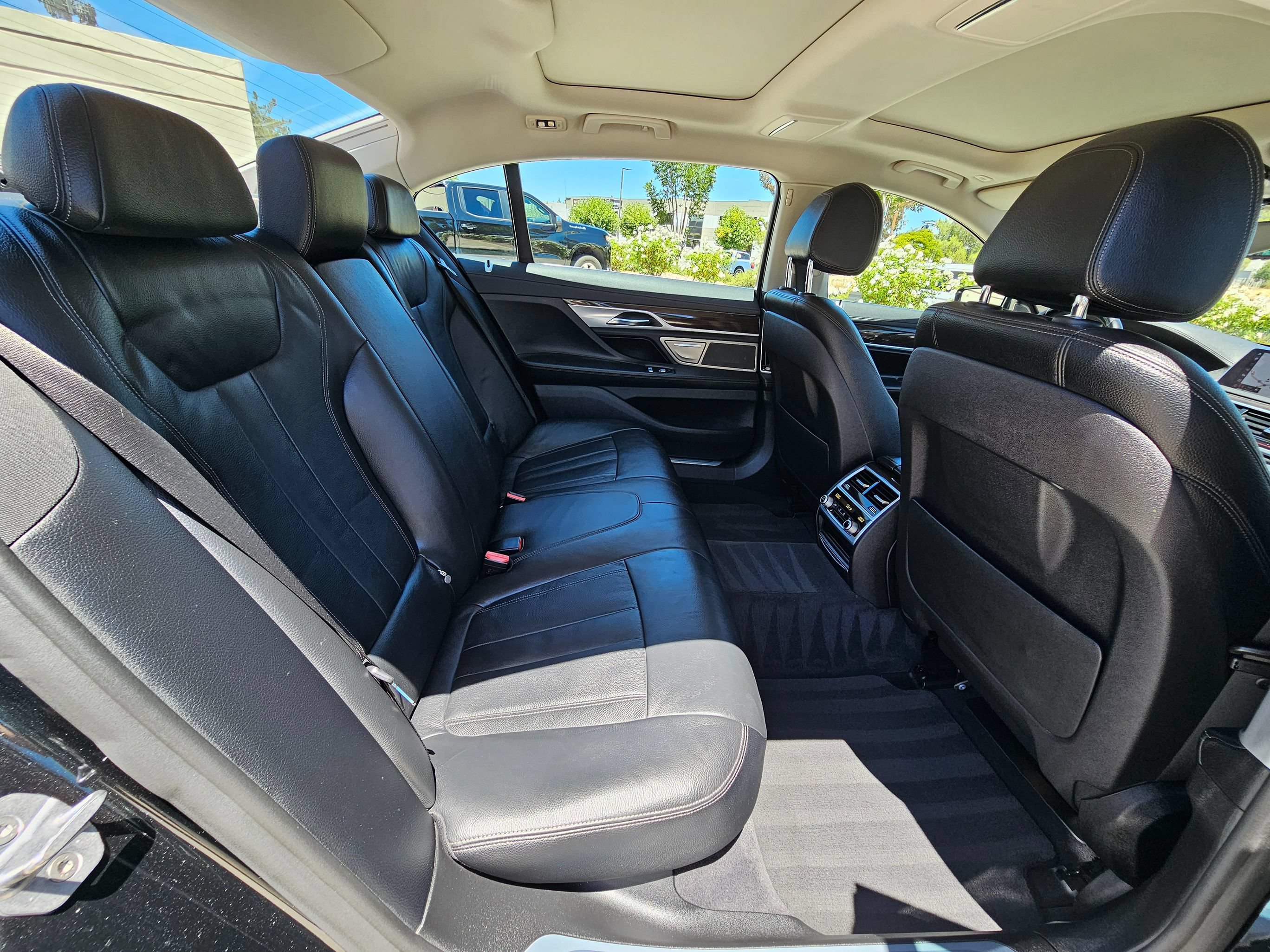 Used 2018 BMW 740i RWD image 32