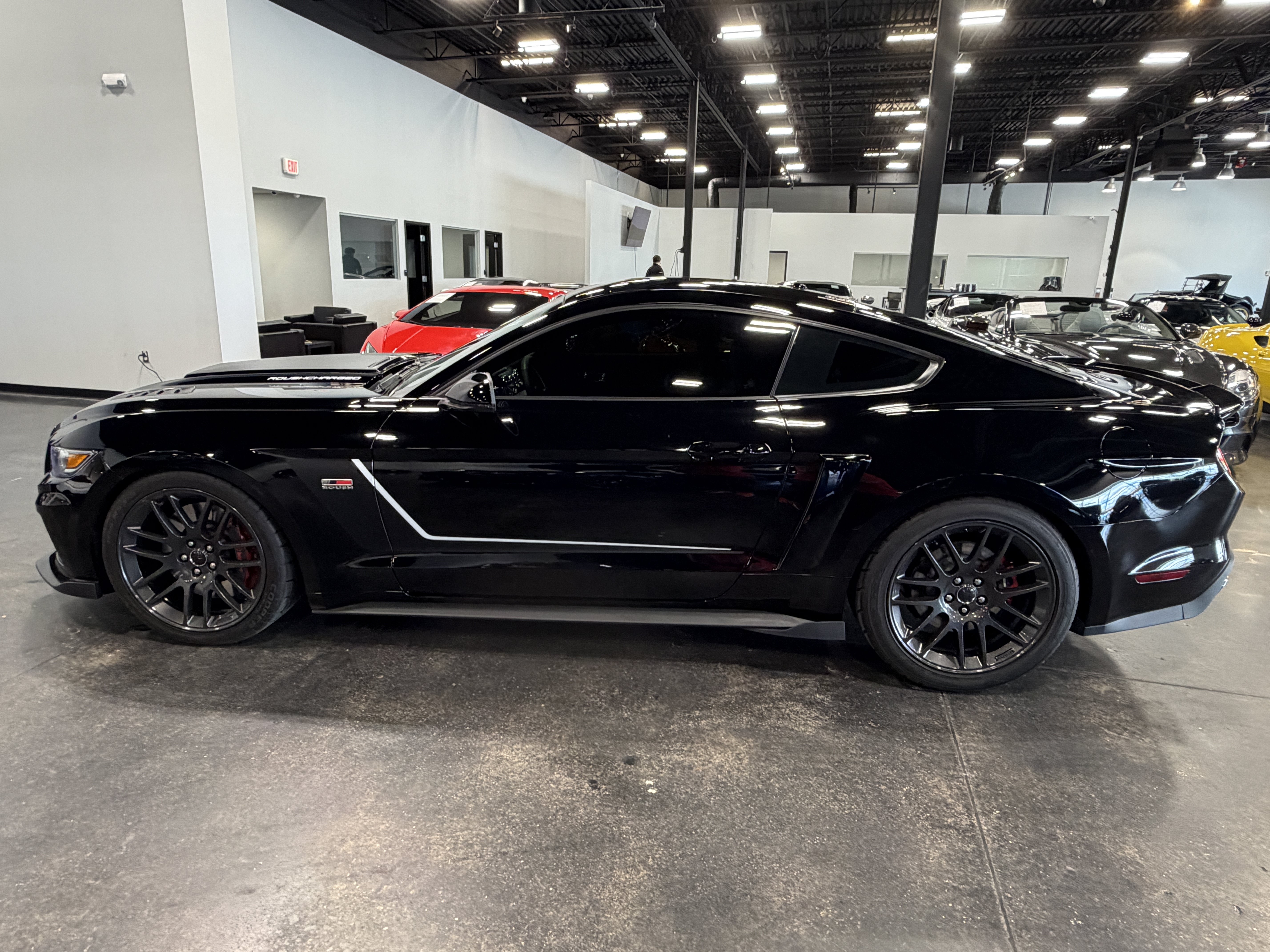 Used 2017 Ford Mustang GT Premium w/ GT Performance Package RWD image 4