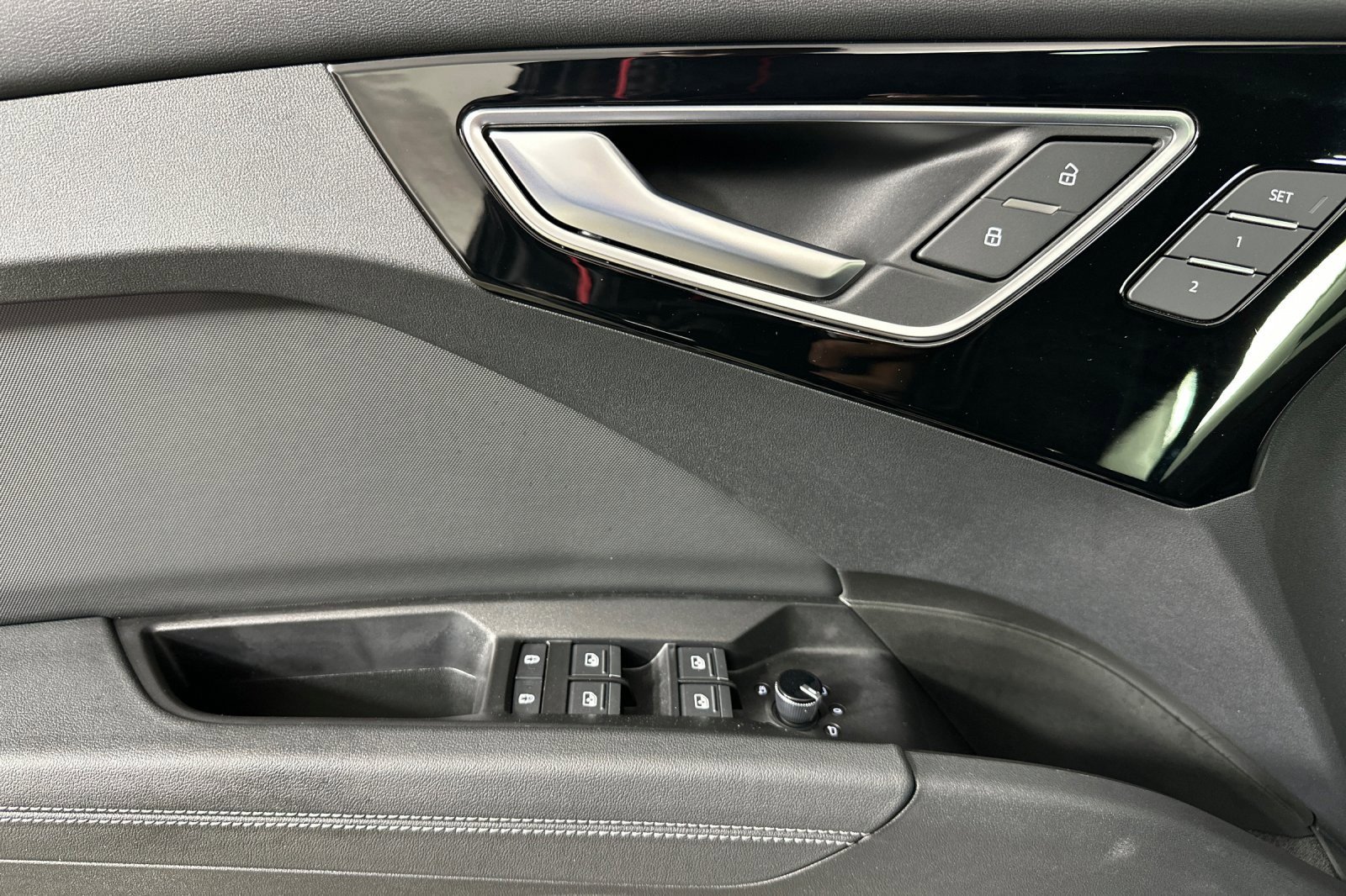 Used 2025 Audi Q4 e-tron Premium Plus image 10